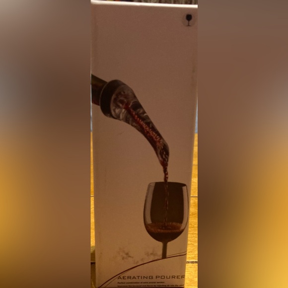 NWT Wine Aerating Pourer - Picture 2 of 10